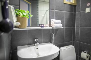 Фото номера Стандартный двухместный номер с 2 отдельными кроватями Отель Hotel Uusikuu г. Миккели 14
