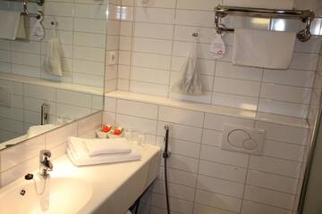 Фото номера Двухместный номер с 2 отдельными кроватями Отель Original Sokos Hotel Vaakuna Mikkeli г. Миккели 12