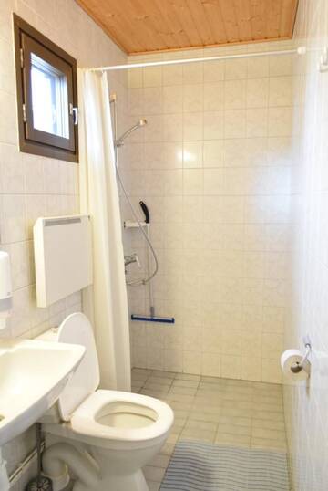 Фото номера Коттедж с 2 спальнями (для 4 взрослых) Курортные отели Visulahti Cottages г. Миккели 10